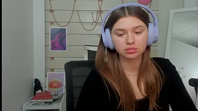 Josephine Kiss online show from 02.23.25