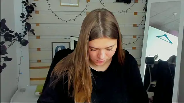 Josephine Kiss online show from 04.11.26