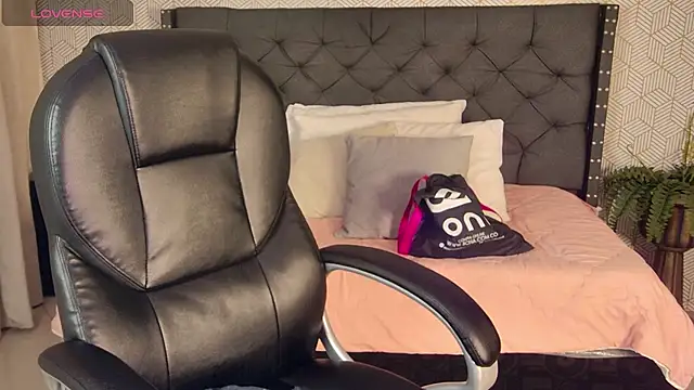 Snapshot of sussy__stone chatting on 12.21.24 sussy stone online show from 12.21.24