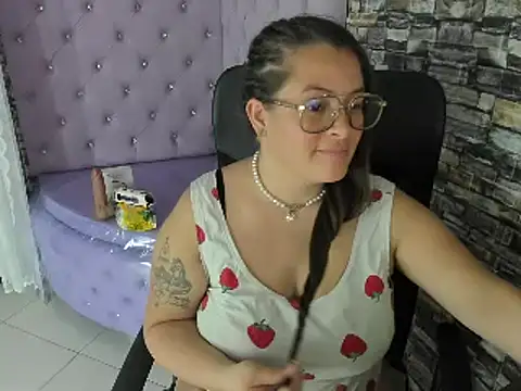 SaraThomso online show from 12.14.24