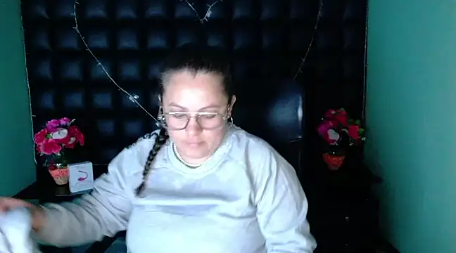 SaraThomso online show from 12.31.24