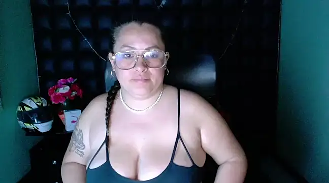 SaraThomso online show from 12.31.24