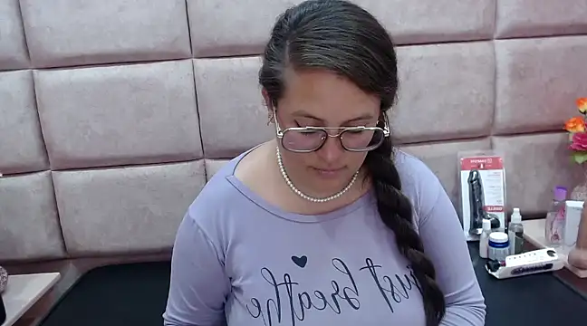 SaraThomso online show from 02.09.25