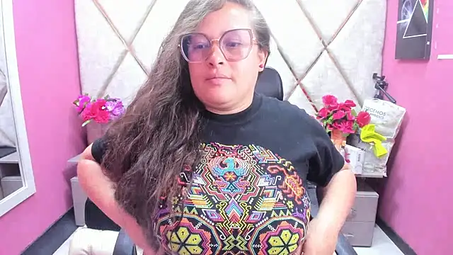 SaraThomso online show from 11.29.25