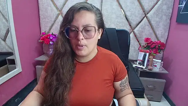 SaraThomso online show from 12.15.25