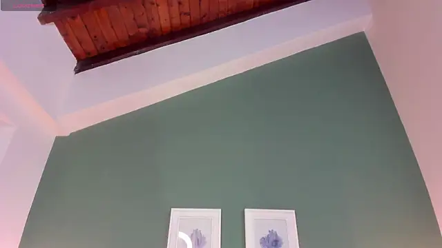 Snapshot of _anavictoria_ chatting on 10.18.25 anavictoria online show from 10.18.25