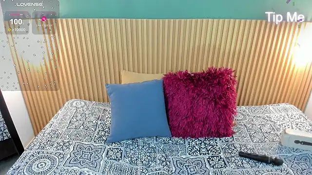 Snapshot of _anavictoria_ chatting on 10.20.25 anavictoria online show from 10.20.25