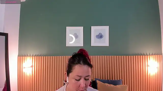 Snapshot of _anavictoria_ chatting on 10.22.25 anavictoria online show from 10.22.25