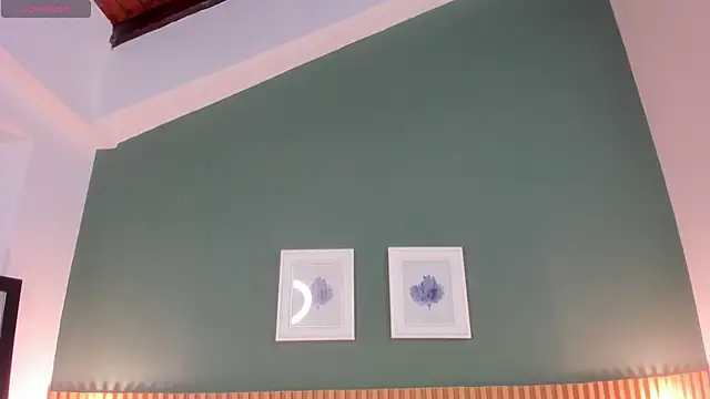 Snapshot of _anavictoria_ chatting on 10.28.25 anavictoria online show from 10.28.25