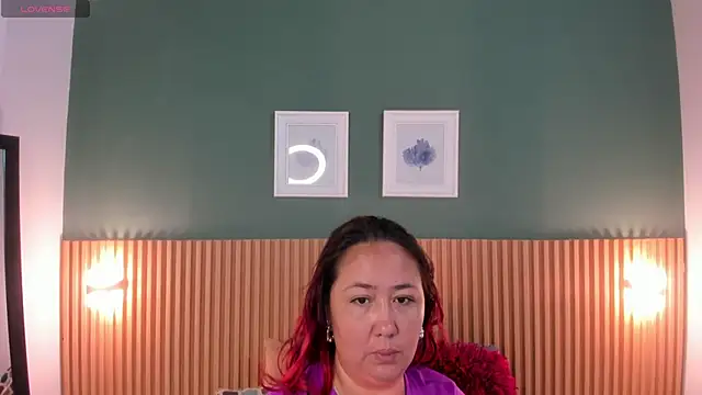 Snapshot of _anavictoria_ chatting on 10.31.25 anavictoria online show from 10.31.25