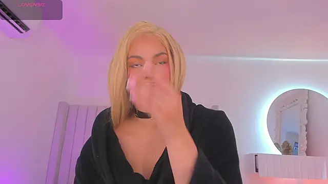 Snapshot of Shelynna_azzul chatting on 11.27.25 Shelynna azzul online show from 11.27.25