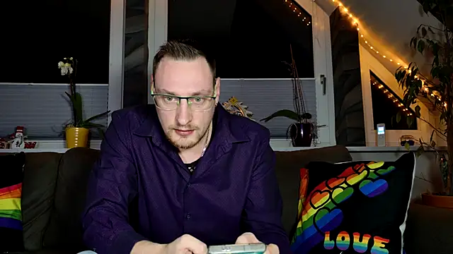 Snapshot of Relsxboy chatting on 12.24.24 Relsxboy online show from 12.24.24