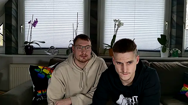 Snapshot of Relsxboy chatting on 02.15.25 Relsxboy online show from 02.15.25