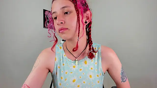 Snapshot of valent_27 chatting on 11.11.25 valent 27 online show from 11.11.25