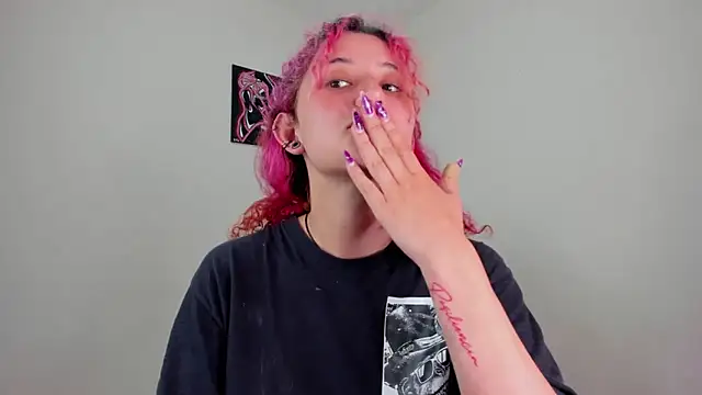 Snapshot of valent_27 chatting on 11.16.25 valent 27 online show from 11.16.25