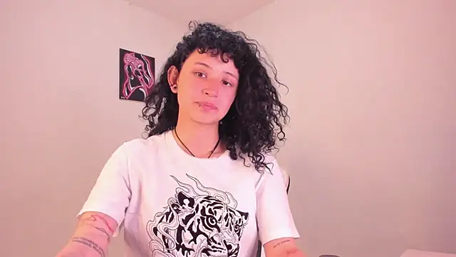 Snapshot of valent_27 chatting on 12.05.25 valent 27 online show from 12.05.25