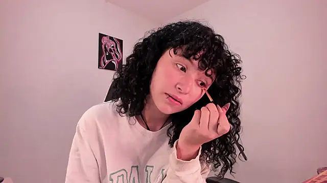 Snapshot of valent_27 chatting on 12.19.25 valent 27 online show from 12.19.25