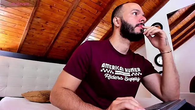 Tom Bailey online show from 11.22.25