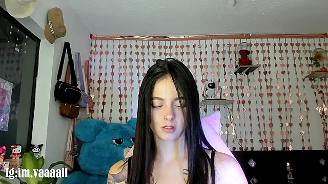 Snapshot of lucyy_tay chatting on 09.10.25 lucyy tay online show from 09.10.25