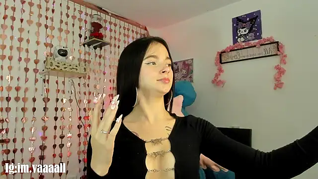 Snapshot of lucyy_tay chatting on 11.06.25 lucyy tay online show from 11.06.25