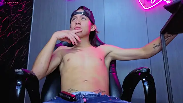 kevinbigcokc18 online show from 11.19.25