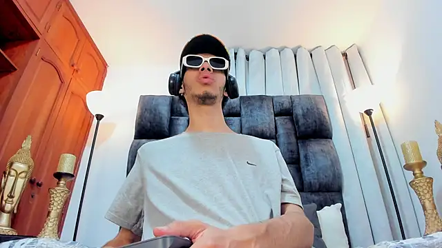 Snapshot of TomyMosterCock chatting on 01.22.25 TomyMosterCock online show from 01.22.25