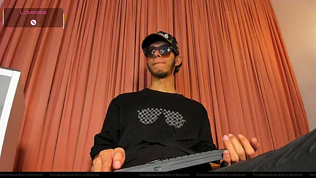 Snapshot of TomyMosterCock chatting on 11.26.25 TomyMosterCock online show from 11.26.25