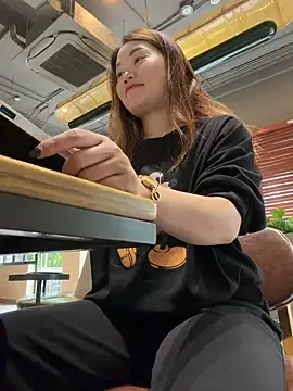 Emily 9xx online show from 11.12.25