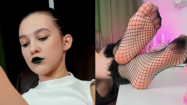 Snapshot of LolaLemona chatting on 11.15.25 LolaLemona online show from 11.15.25