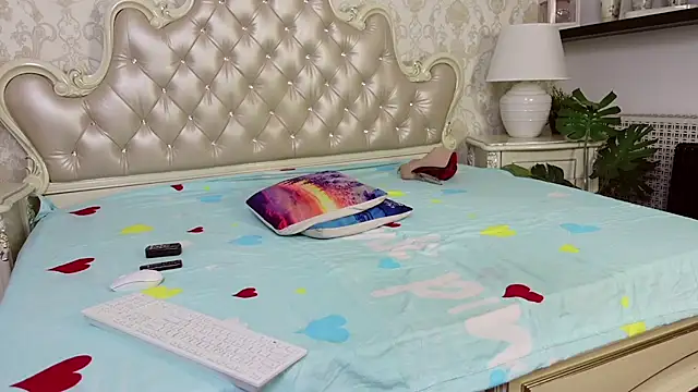 Snapshot of CarmellaAngel chatting on 11.08.25 CarmellaAngel online show from 11.08.25