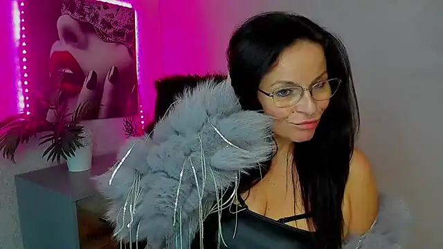 Snapshot of HelenLuxx chatting on 11.13.25 HelenLuxx online show from 11.13.25