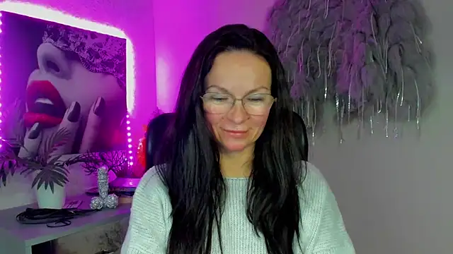 Snapshot of HelenLuxx chatting on 01.19.26 HelenLuxx online show from 01.19.26