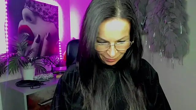 Snapshot of HelenLuxx chatting on 01.31.26 HelenLuxx online show from 01.31.26