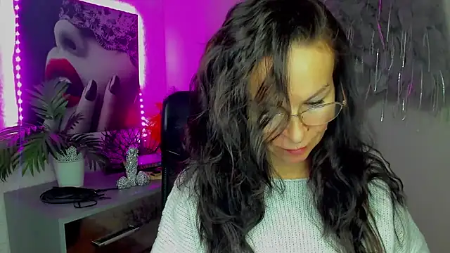 Snapshot of HelenLuxx chatting on 02.13.26 HelenLuxx online show from 02.13.26