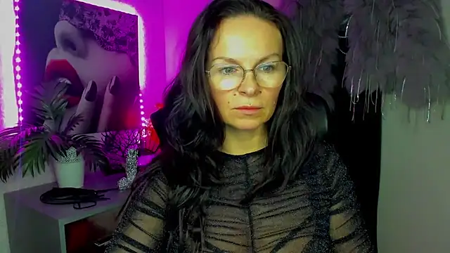 Snapshot of HelenLuxx chatting on 02.15.26 HelenLuxx online show from 02.15.26