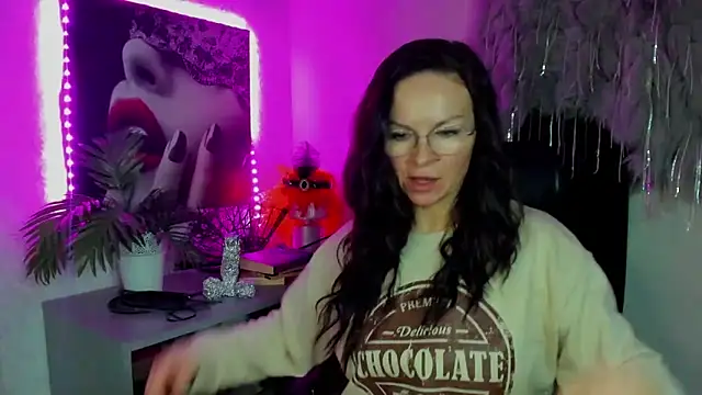 Snapshot of HelenLuxx chatting on 02.21.26 HelenLuxx online show from 02.21.26