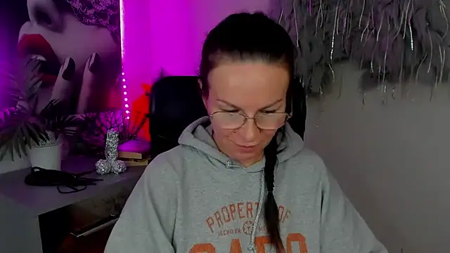 Snapshot of HelenLuxx chatting on 02.26.26 HelenLuxx online show from 02.26.26