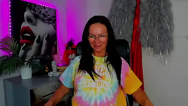 HelenLuxx online show from 06.02.26