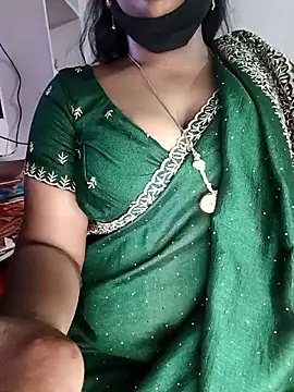 Snapshot of louise92 chatting on 05.16.26 louise92 online show from 05.16.26