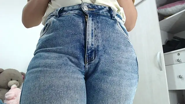 Snapshot of Amelia_Debora_Antonella chatting on 10.23.25 Amelia Debora Antonella online show from 10.23.25