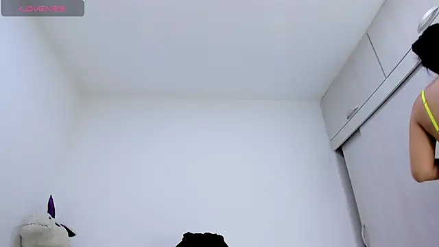 Amelia Debora Antonella online show from 04.17.26