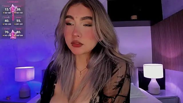 Snapshot of SamantaBone chatting on 12.12.24 SamantaBone online show from 12.12.24