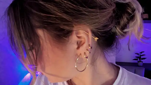 Snapshot of SamantaBone chatting on 01.21.25 SamantaBone online show from 01.21.25