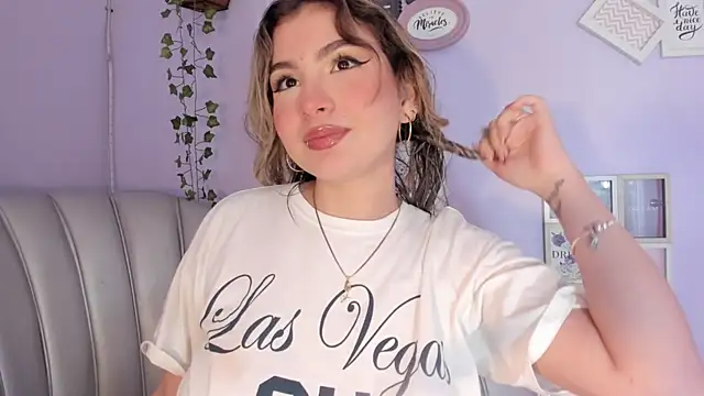 Snapshot of SamantaBone chatting on 03.03.25 SamantaBone online show from 03.03.25