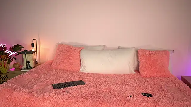 Snapshot of TamyHoney chatting on 11.28.25 TamyHoney online show from 11.28.25