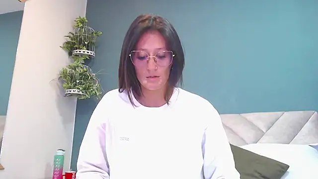 Snapshot of SharisWillian chatting on 11.05.25 SharisWillian online show from 11.05.25