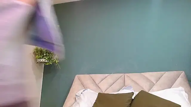 Snapshot of SharisWillian chatting on 11.07.25 SharisWillian online show from 11.07.25