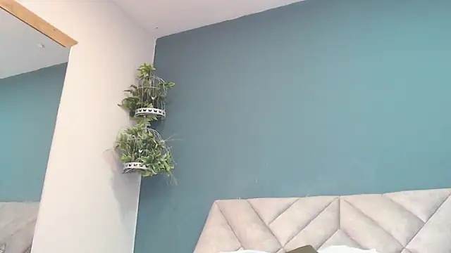 Snapshot of SharisWillian chatting on 11.08.25 SharisWillian online show from 11.08.25