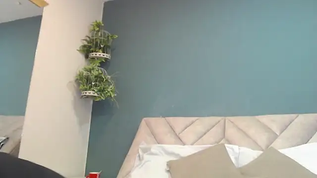 Snapshot of SharisWillian chatting on 11.13.25 SharisWillian online show from 11.13.25