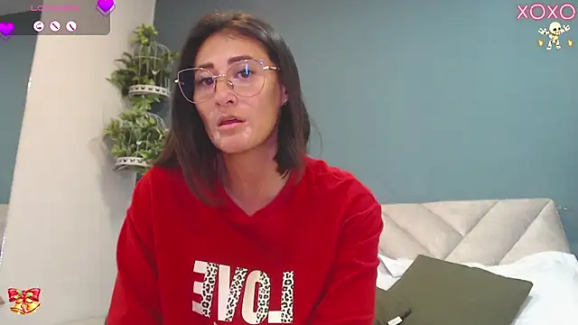 Snapshot of SharisWillian chatting on 11.14.25 SharisWillian online show from 11.14.25